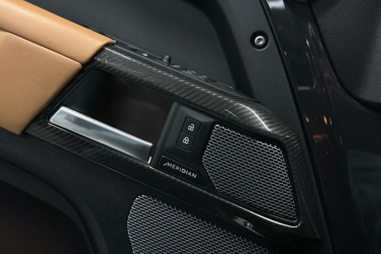 Used Land Rover Defender 2023 Facelift 110 3.0T P400 X-DYNAMIC HSE Interior 13