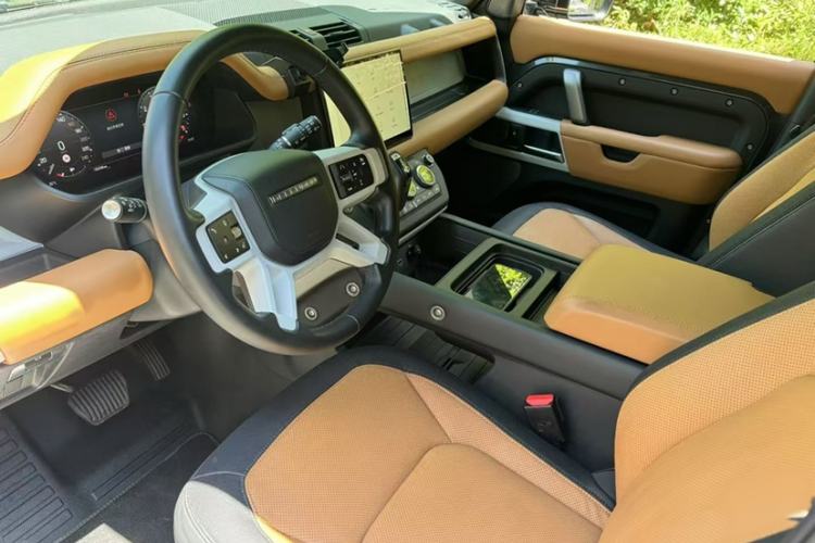 Used Land Rover Defender 2023 Facelift 110 3.0T P400 X-DYNAMIC HSE Interior 2