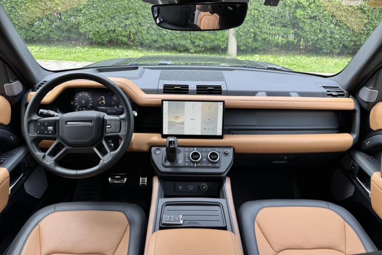 Used Land Rover Defender 2023 130 3.0T P400 X Interior 2