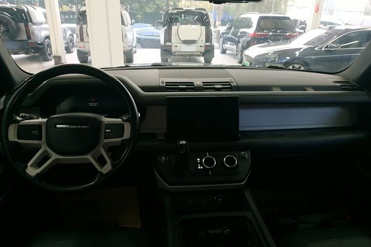 Used Land Rover Defender 2023 Facelift 110 3.0T P400 X-DYNAMIC HSE Interior 2