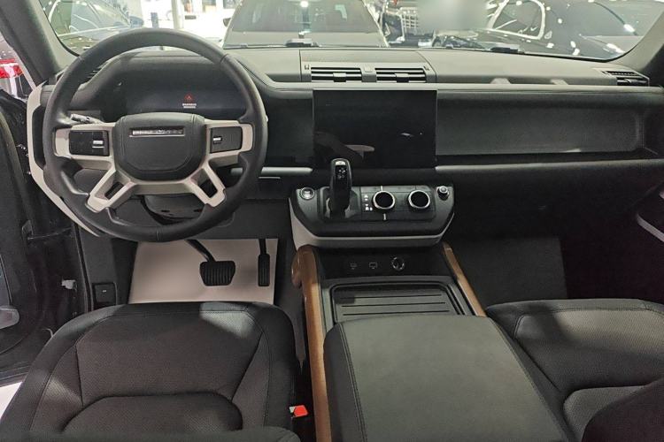 Used Land Rover Defender 2023 Facelift 110 3.0T P400 X-DYNAMIC HSE Interior 2
