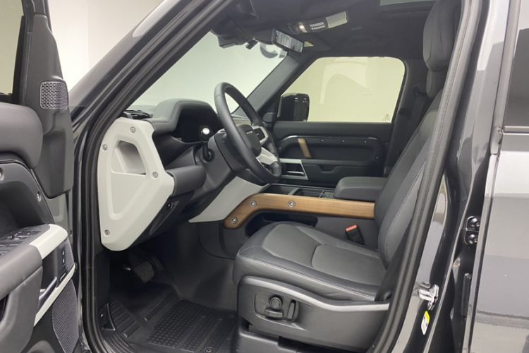 Used Land Rover Defender 2023 Facelift 110 3.0T P400 X-DYNAMIC HSE Interior 2