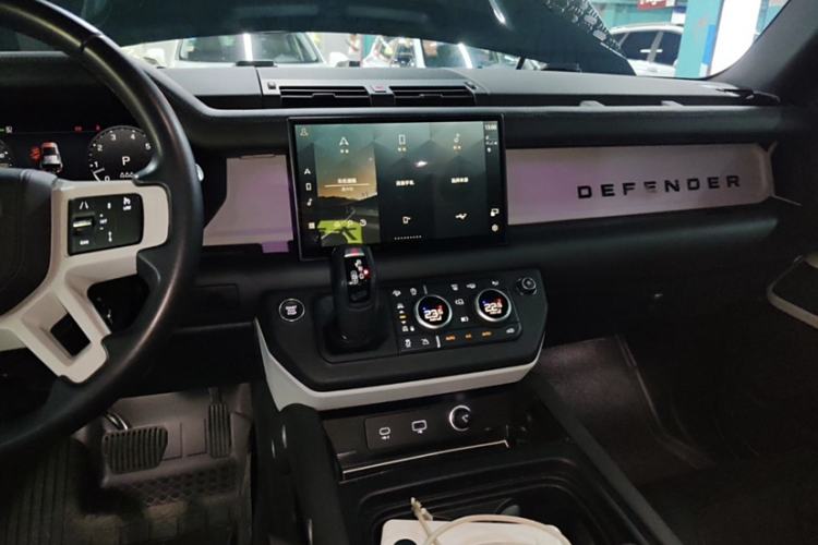 Used Land Rover Defender 2023 Facelift 110 3.0T P400 X-DYNAMIC HSE Interior 2
