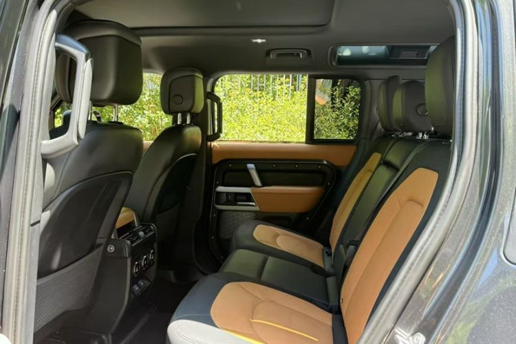 Used Land Rover Defender 2023 Facelift 110 3.0T P400 X-DYNAMIC HSE Interior 3