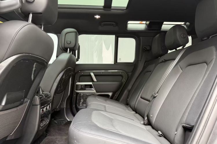Used Land Rover Defender 2023 Facelift 110 3.0T P400 X-DYNAMIC HSE Interior 3