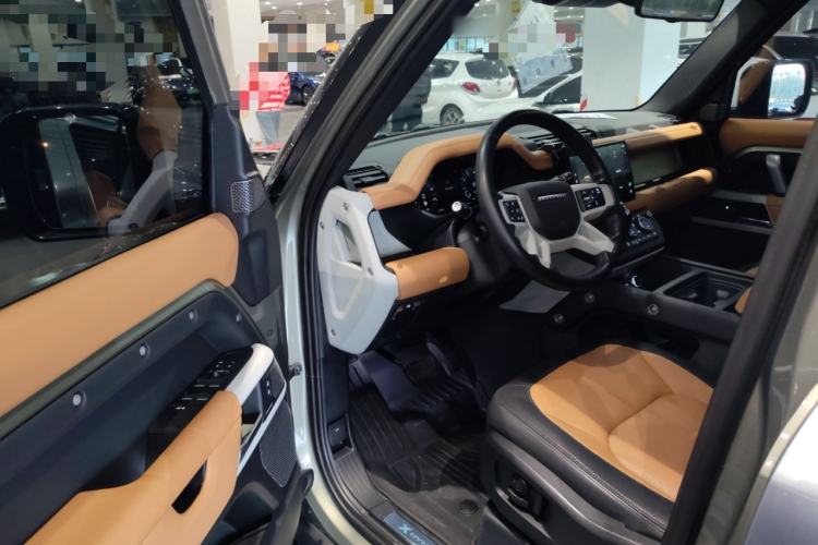 Used Land Rover Defender 2023 Facelift 110 3.0T P400 X-DYNAMIC HSE Interior 3