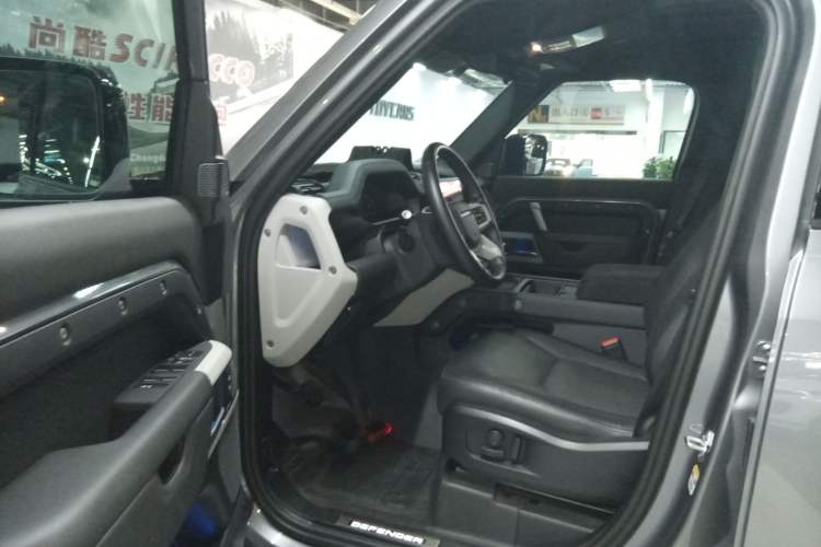 Used Land Rover Defender 2023 Facelift 110 3.0T P400 X-DYNAMIC HSE Interior 3