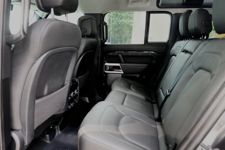 Used Land Rover Defender 2023 Facelift 110 3.0T P400 Dark Edition Interior 3