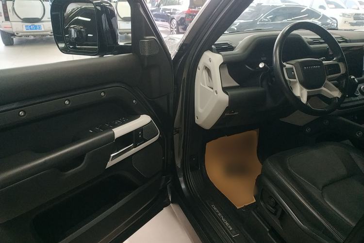 Used Land Rover Defender 2023 Facelift 110 3.0T P400 X-DYNAMIC HSE Interior 3