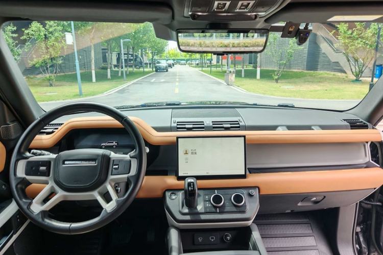 Used Land Rover Defender 2023 Facelift 110 3.0T P400 X-DYNAMIC HSE Interior 3