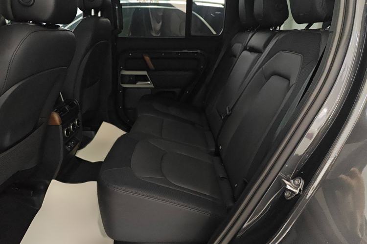 Used Land Rover Defender 2023 Facelift 110 3.0T P400 X-DYNAMIC HSE Interior 3