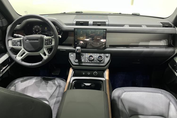 Used Land Rover Defender 2023 Facelift 110 3.0T P400 X-DYNAMIC HSE Interior 3