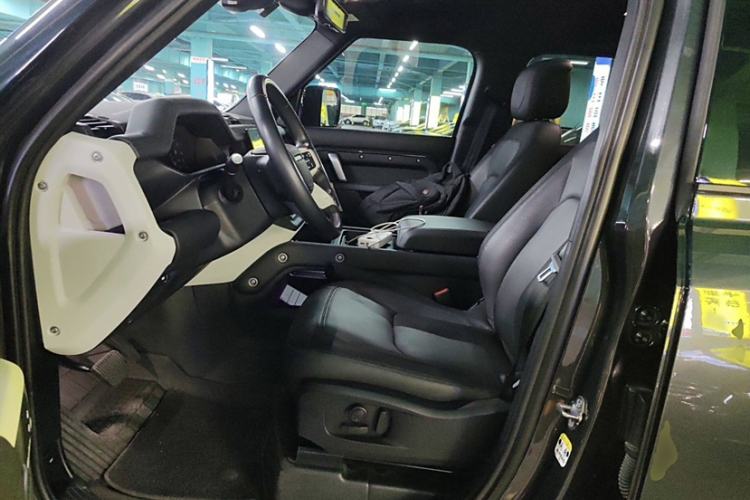 Used Land Rover Defender 2023 Facelift 110 3.0T P400 X-DYNAMIC HSE Interior 3