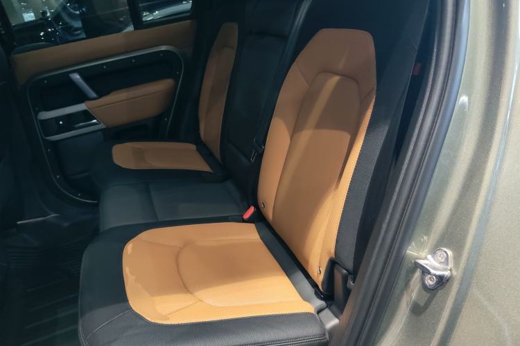 Used Land Rover Defender 2023 Facelift 110 3.0T P400 X-DYNAMIC HSE Interior 4