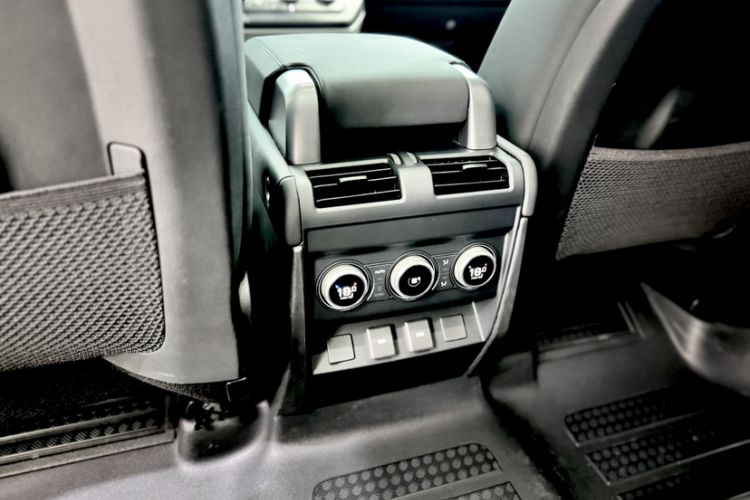 Used Land Rover Defender 2023 Facelift 110 3.0T P400 Dark Edition Interior 4