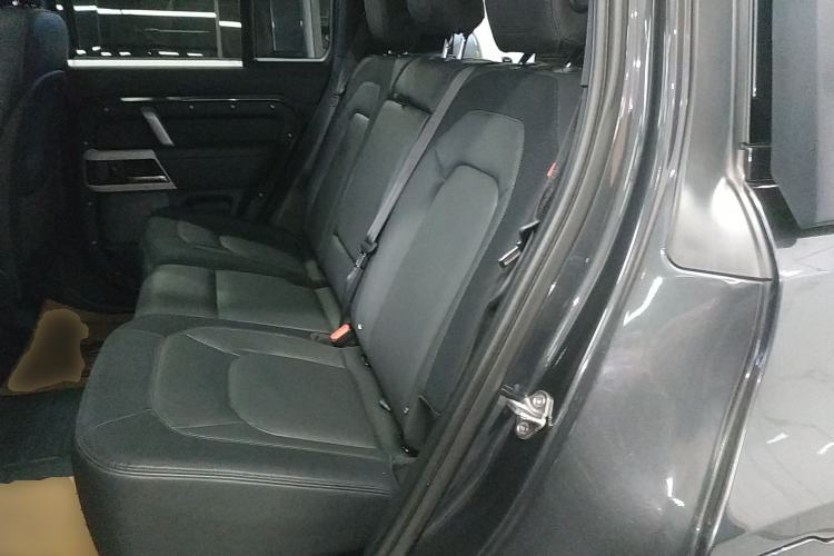 Used Land Rover Defender 2023 Facelift 110 3.0T P400 X-DYNAMIC HSE Interior 4