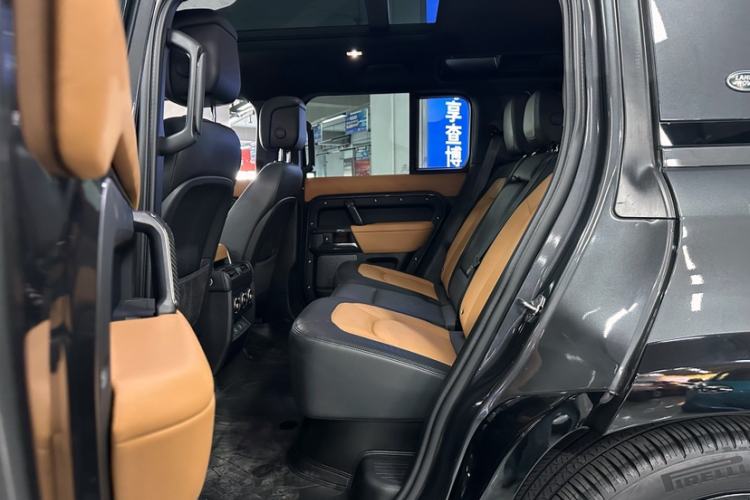Used Land Rover Defender 2023 Facelift 110 3.0T P400 X-DYNAMIC HSE Interior 4