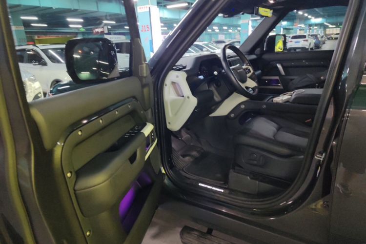 Used Land Rover Defender 2023 Facelift 110 3.0T P400 X-DYNAMIC HSE Interior 4