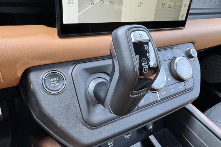Used Land Rover Defender 2023 130 3.0T P400 X Interior 5