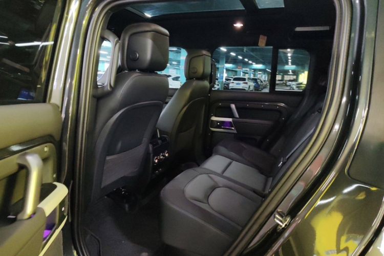 Used Land Rover Defender 2023 Facelift 110 3.0T P400 X-DYNAMIC HSE Interior 5
