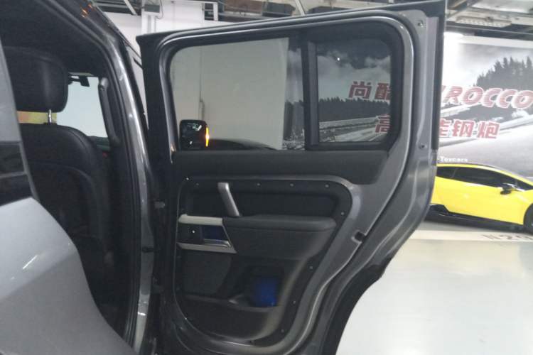 Used Land Rover Defender 2023 Facelift 110 3.0T P400 X-DYNAMIC HSE Interior 6