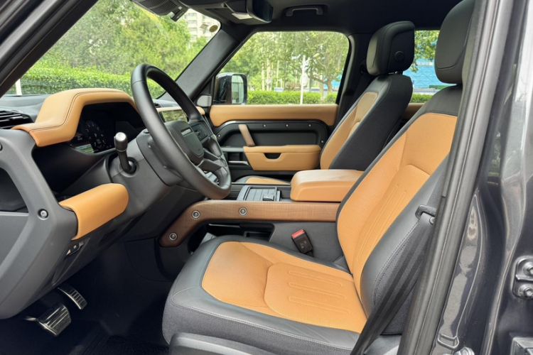 Used Land Rover Defender 2023 130 3.0T P400 X Interior 6