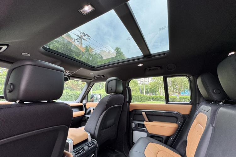 Used Land Rover Defender 2023 130 3.0T P400 X Interior 7