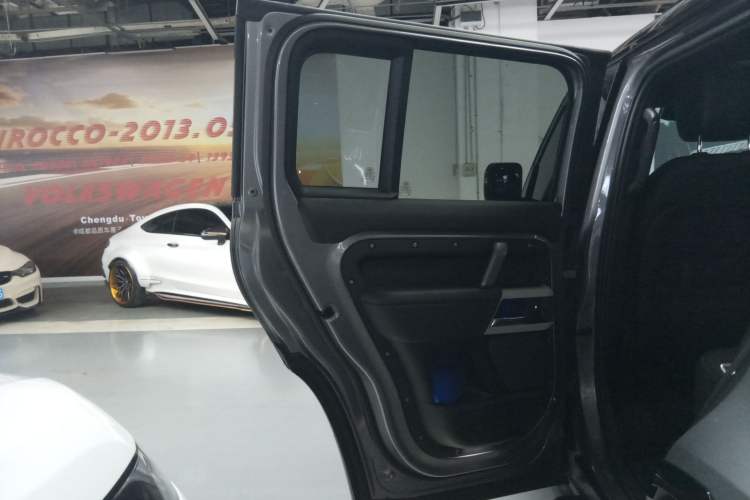 Used Land Rover Defender 2023 Facelift 110 3.0T P400 X-DYNAMIC HSE Interior 8
