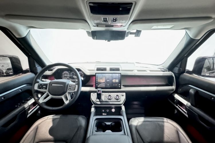 Used Land Rover Defender 2023 Facelift 110 3.0T P400 Dark Edition Interior 9
