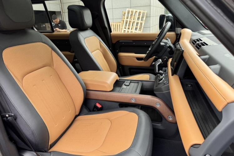 Used Land Rover Defender 2023 130 3.0T P400 X Interior 9