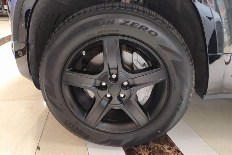 Used Land Rover Defender 2023 Facelift 110 3.0T P400 X-DYNAMIC HSE Left Front Wheel Hub