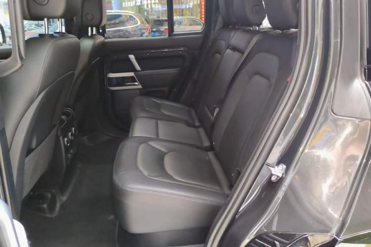 Used Land Rover Defender 2023 Facelift 110 3.0T P400 X-DYNAMIC HSE Left Rear Seat