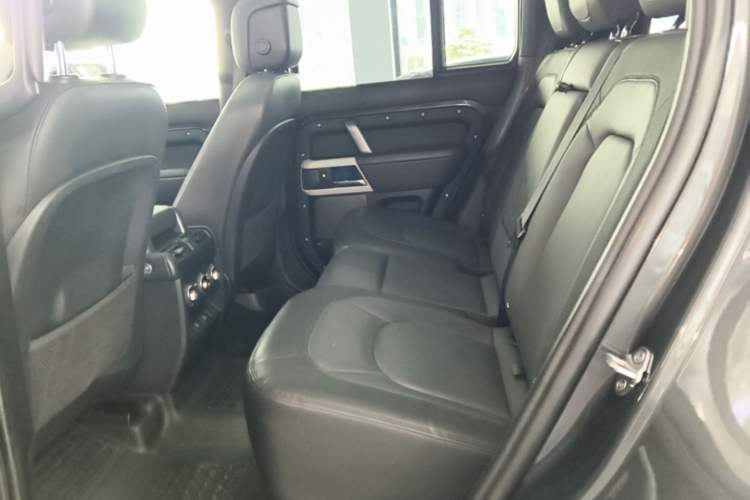 Used Land Rover Defender 2023 Facelift 110 3.0T P400 X-DYNAMIC HSE Left Rear Seat
