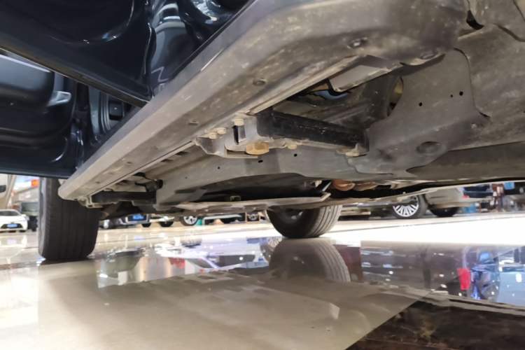 Used Land Rover Defender 2023 Facelift 110 3.0T P400 X-DYNAMIC HSE Left Side Sill