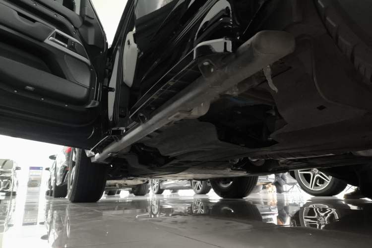 Used Land Rover Defender 2023 Facelift 110 3.0T P400 X-DYNAMIC HSE Left Side Sill