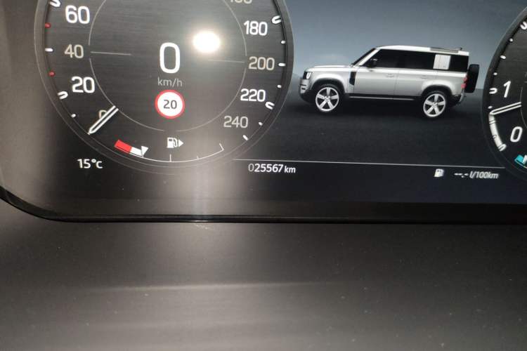 Used Land Rover Defender 2023 Facelift 110 3.0T P400 X-DYNAMIC HSE Odometer Close Up