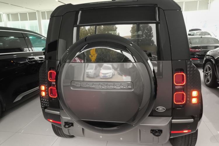 Used Land Rover Defender 2023 Facelift 110 3.0T P400 X-DYNAMIC HSE Rear