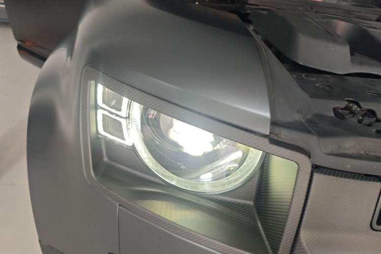 Used Land Rover Defender 2023 110 3.0T P400 X-DYNAMIC HSE Right Front Headlight
