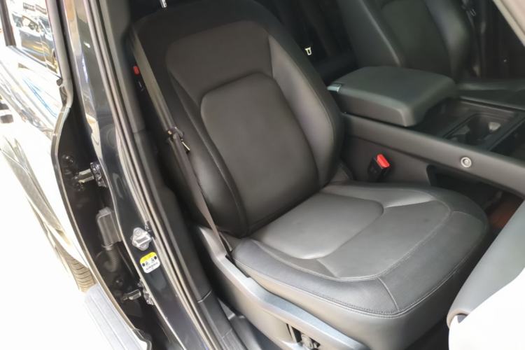 Used Land Rover Defender 2023 Facelift 110 3.0T P400 X-DYNAMIC HSE Right Front Seat