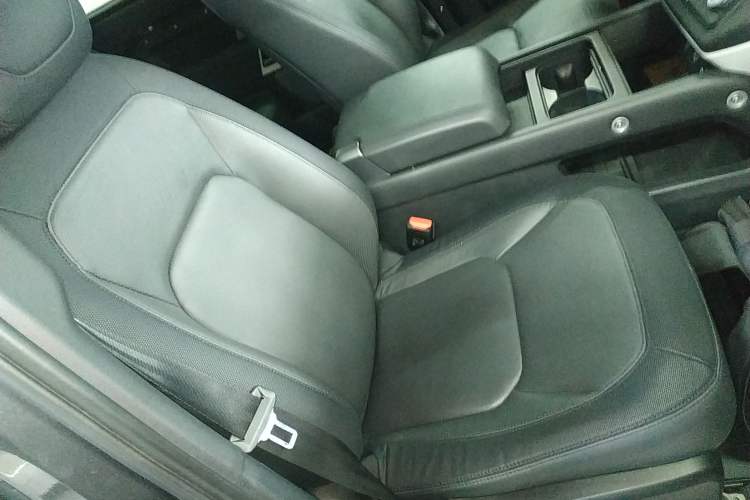 Used Land Rover Defender 2023 Facelift 110 3.0T P400 X-DYNAMIC HSE Right Front Seat
