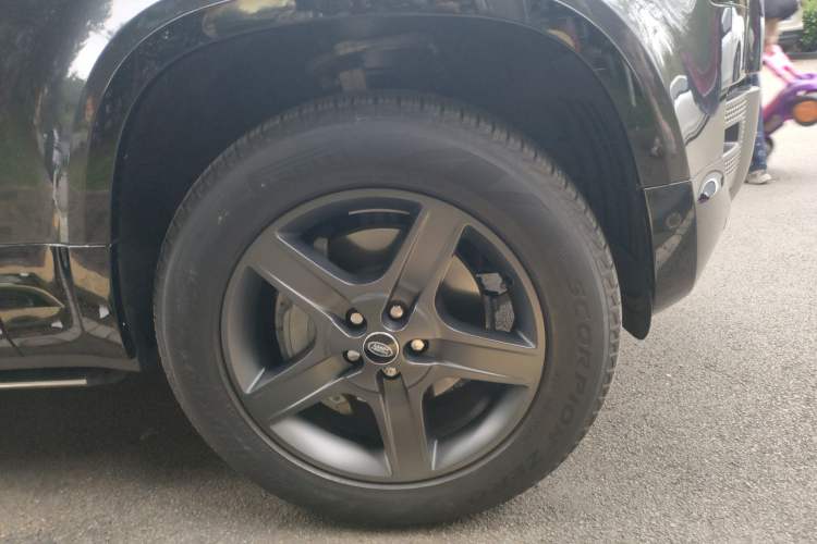 Used Land Rover Defender 2023 Facelift 110 3.0T P400 X-DYNAMIC HSE Right Front Wheel Hub
