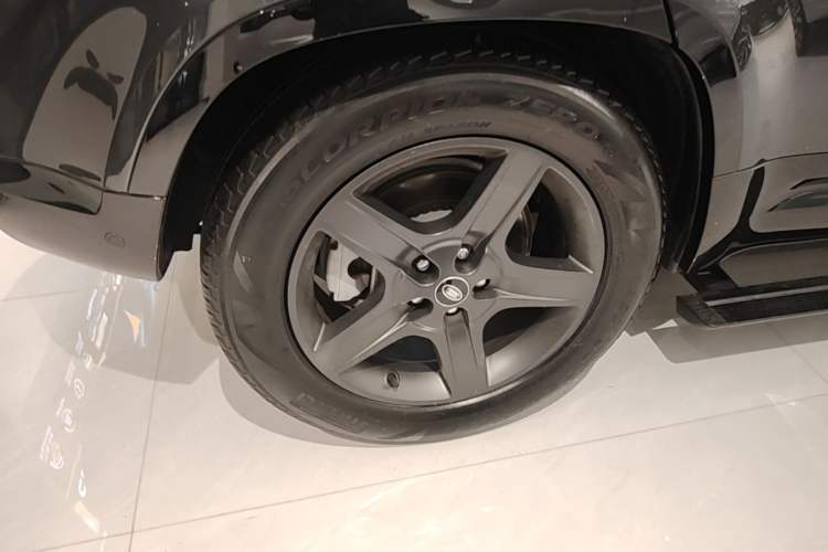 Used Land Rover Defender 2023 Facelift 110 3.0T P400 X-DYNAMIC HSE Right Rear Wheel Hub