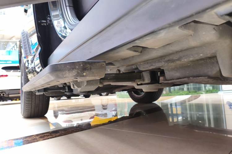Used Land Rover Defender 2023 Facelift 110 3.0T P400 X-DYNAMIC HSE Right Side Sill