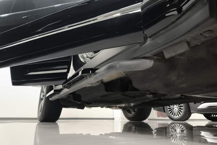 Used Land Rover Defender 2023 Facelift 110 3.0T P400 X-DYNAMIC HSE Right Side Sill
