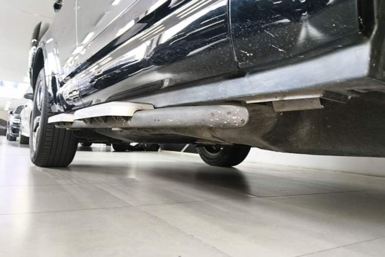 Used Land Rover Defender 2023 Facelift 110 3.0T P400 X-DYNAMIC HSE Right Side Sill
