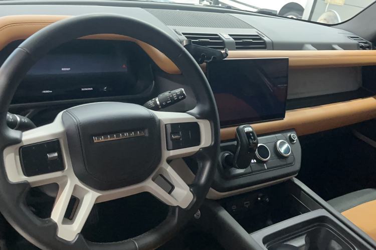 Used Land Rover Defender 2023 Facelift 110 3.0T P400 X-DYNAMIC HSE Steering Wheel