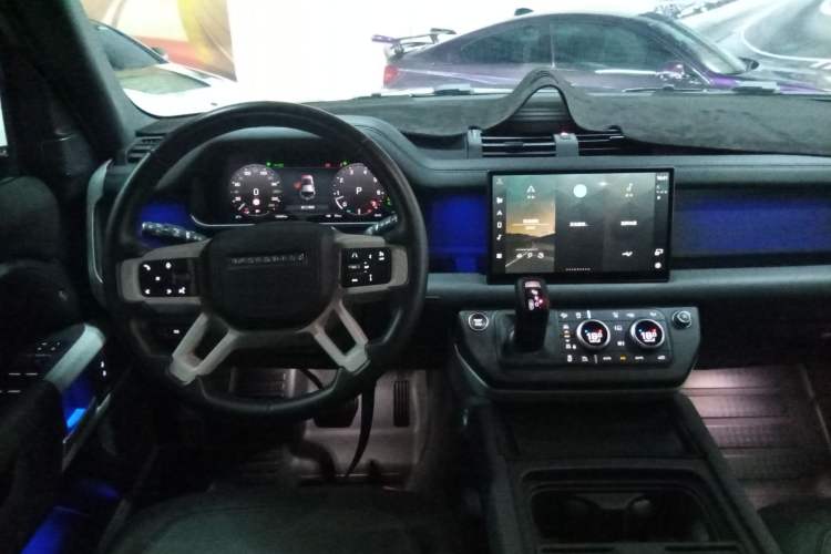 Used Land Rover Defender 2023 Facelift 110 3.0T P400 X-DYNAMIC HSE Steering Wheel
