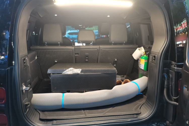 Used Land Rover Defender  Trunk