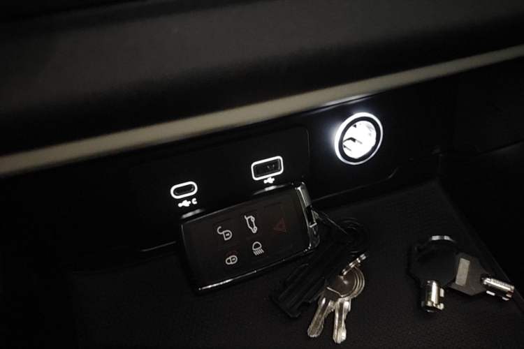 Used Land Rover Defender 2023 Facelift 110 3.0T P400 X-DYNAMIC HSE Vehicle Key