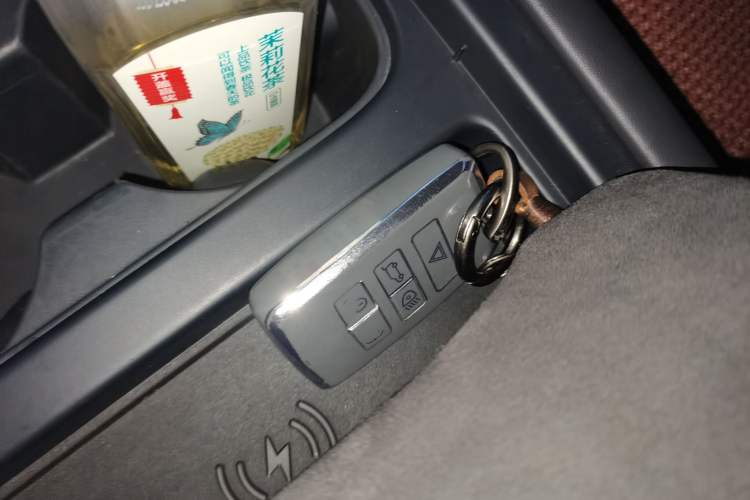 Used Land Rover Defender  Vehicle Key